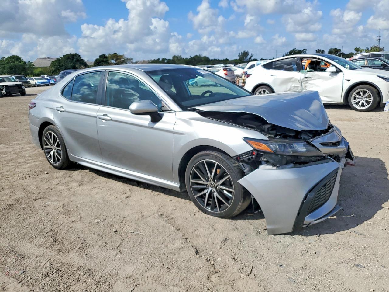 2021 Toyota Camry Se - Image 4