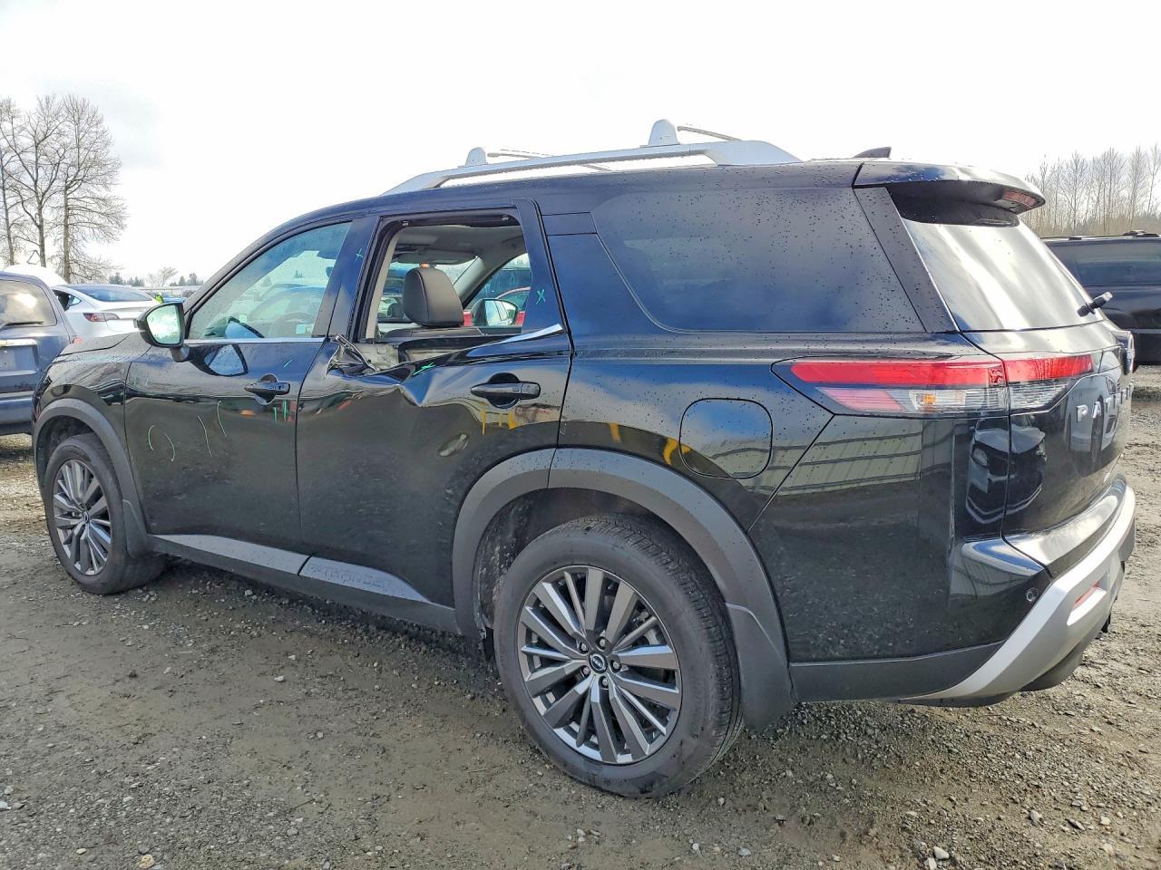 2025 Nissan Pathfinder Sl - Image 2
