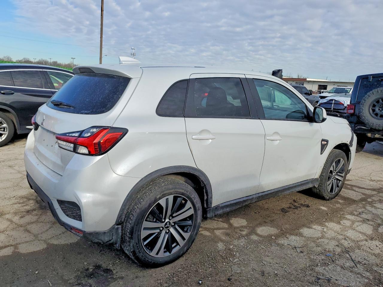 2023 Mitsubishi Outlander Sport S - Фото 3