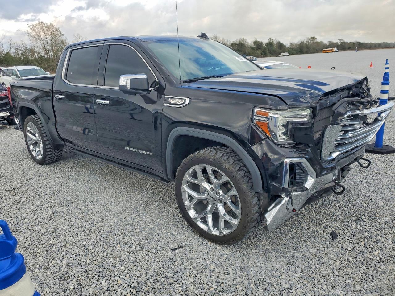2021 GMC Sierra K1500 Slt - Image 4