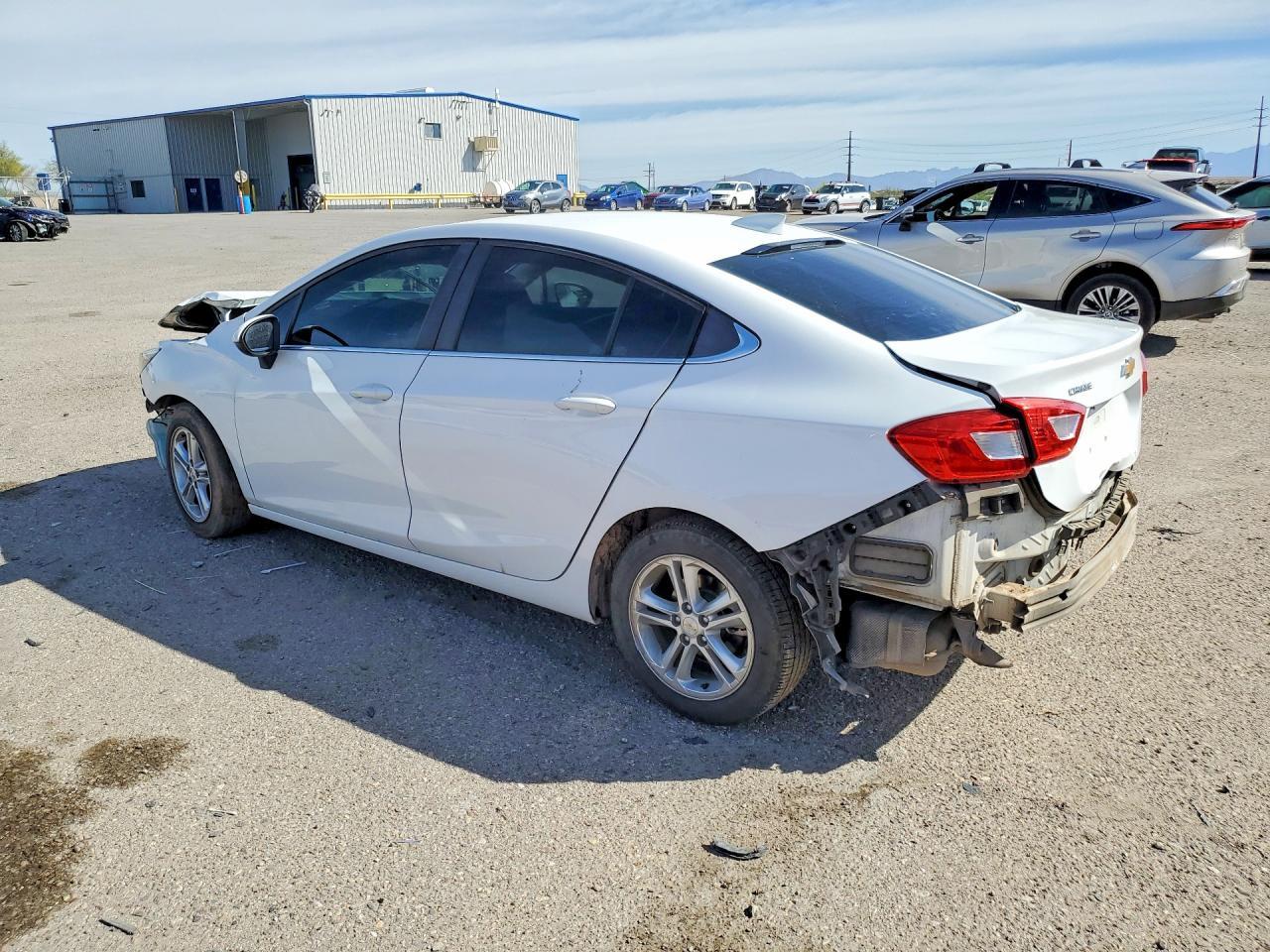 2018 Chevrolet Cruze Lt - Image 2