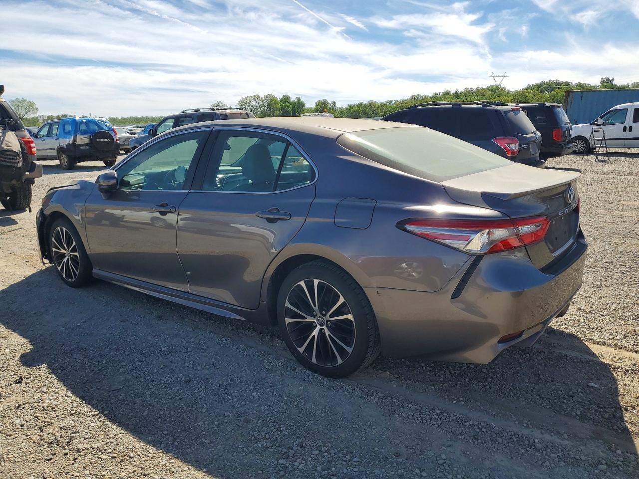 2018 Toyota Camry Se - Фото 2