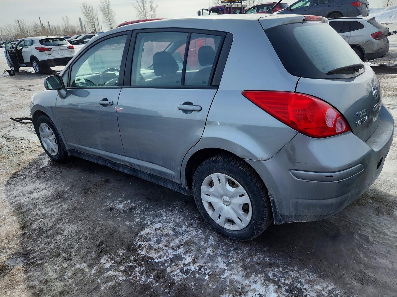2011 Nissan Versa 1.8 S - Фото 2