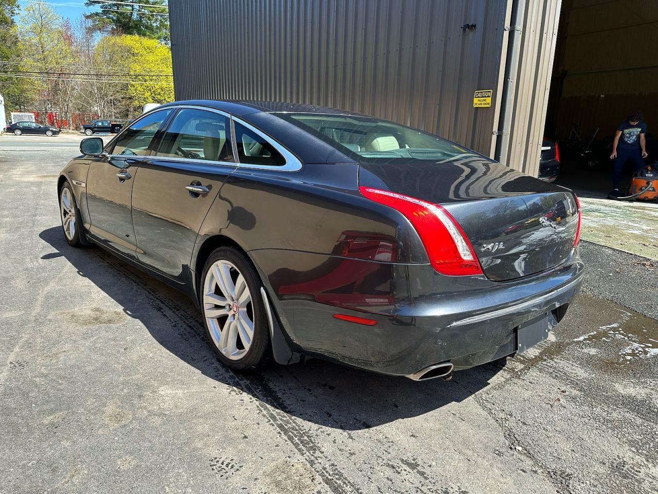 2011 Jaguar Xjl - Image 3