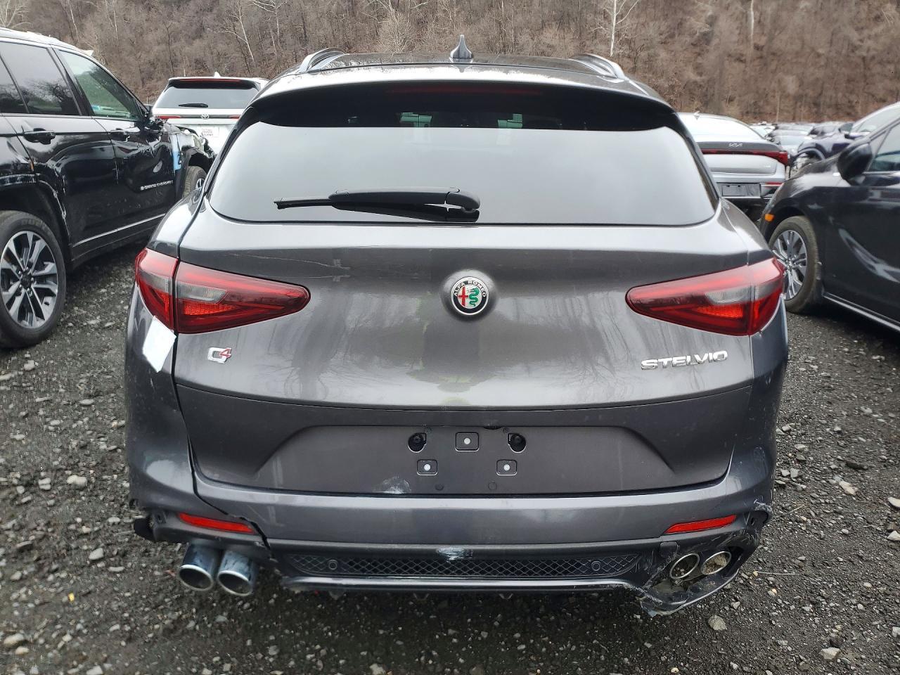 2023 Alfa Romeo Stelvio Quadrifoglio - Фото 6