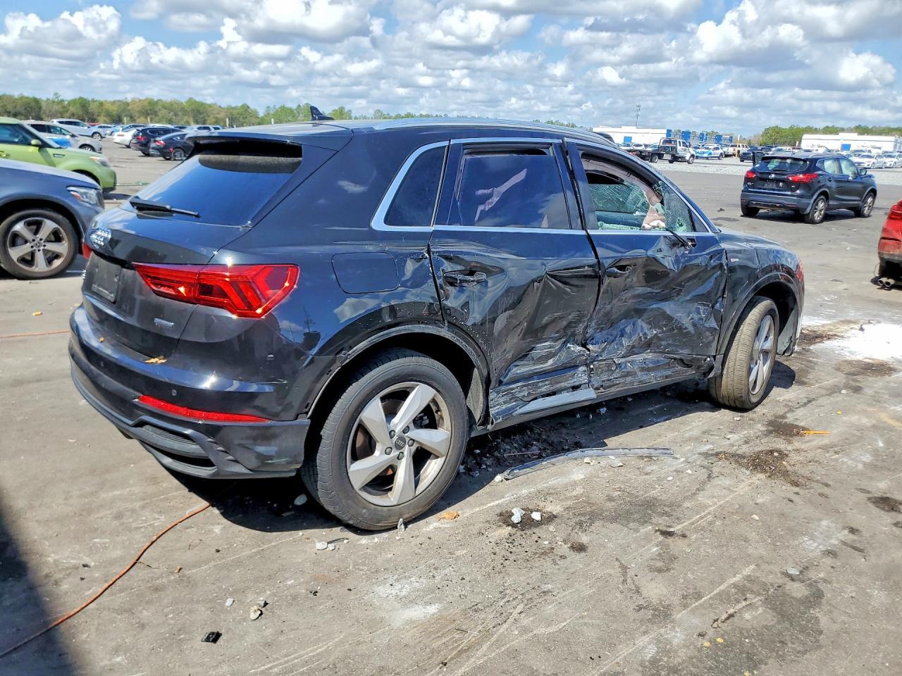 2021 Audi Q3 - Фото 3