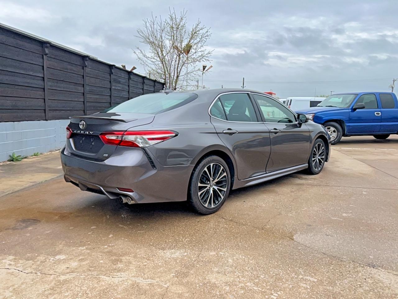 2019 Toyota Camry Se - Image 4