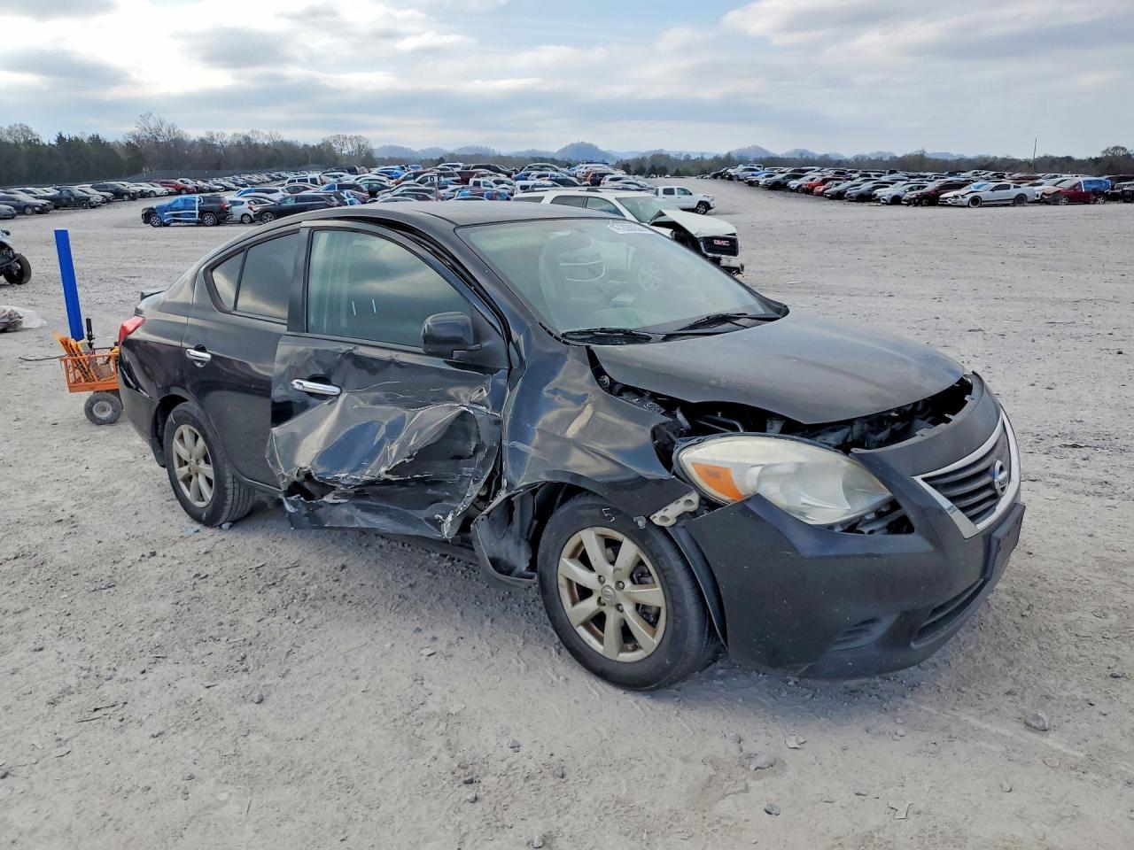 2014 Nissan Versa 1.6 S - Image 7