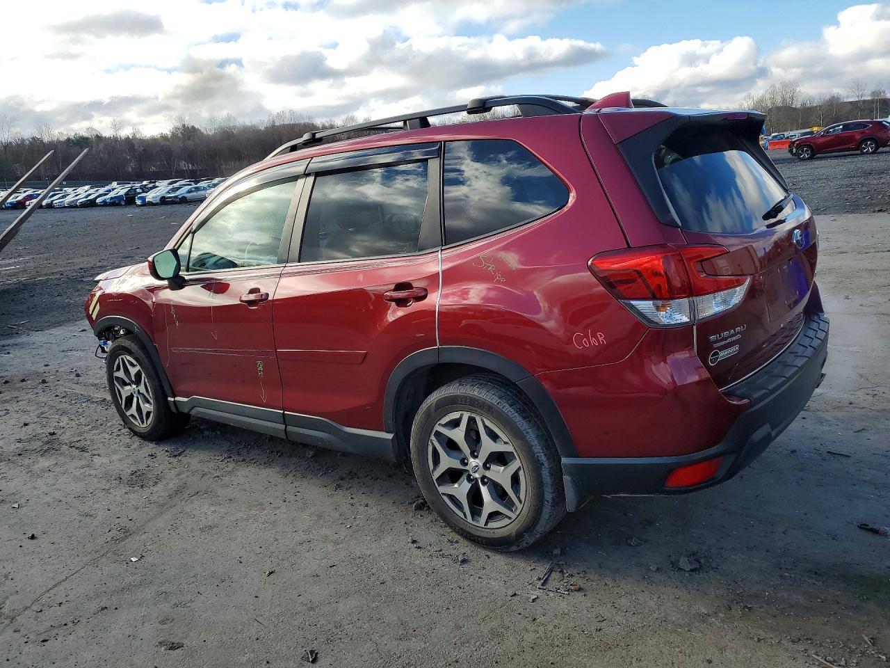 2021 Subaru Forester Premium - Фото 2