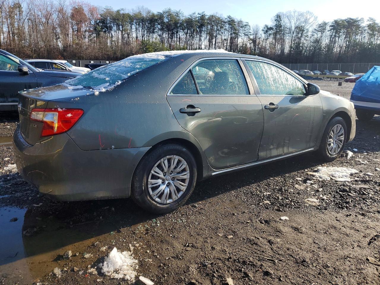2014 Toyota Camry Le - Фото 3