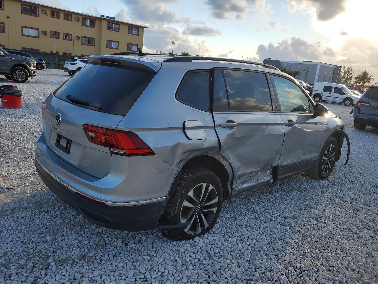 2022 Volkswagen Tiguan S - Фото 3