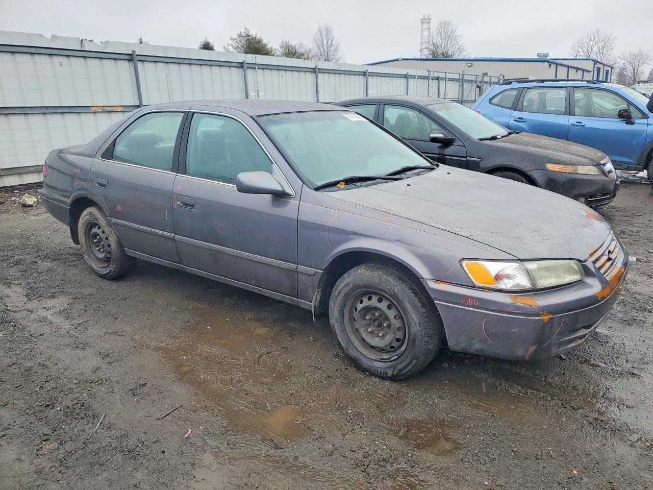 1999 Toyota Camry Le - Фото 4