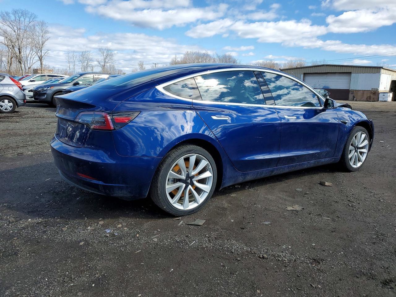 2018 Tesla Model 3 - Фото 3
