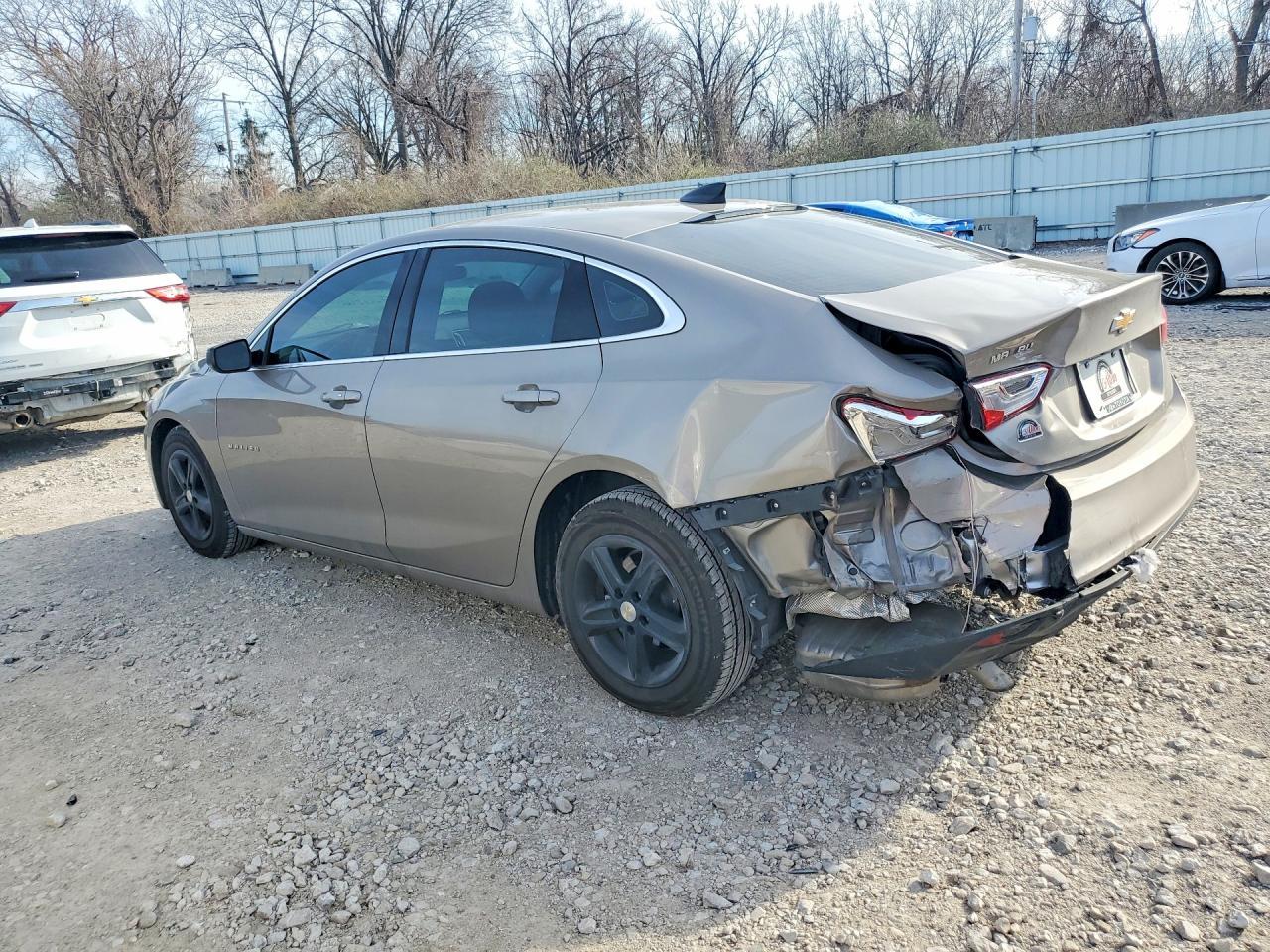 2022 Chevrolet Malibu Ls - Фото 2