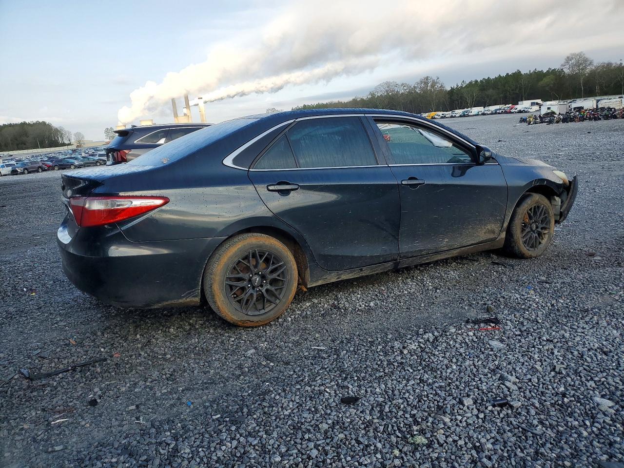 2015 Toyota Camry Le - Image 3