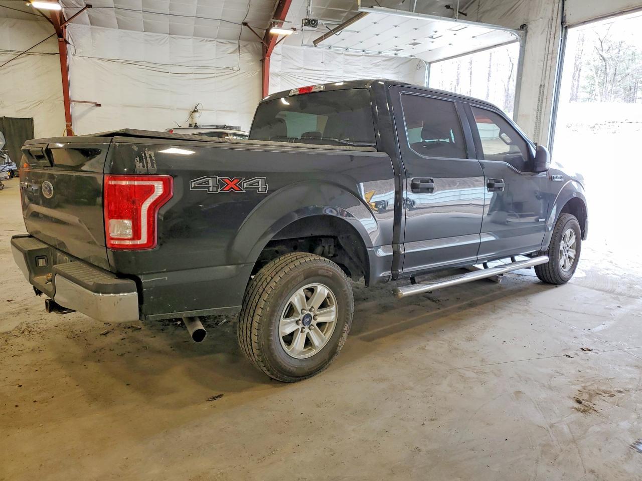 2017 Ford F150 Supercrew - Фото 3