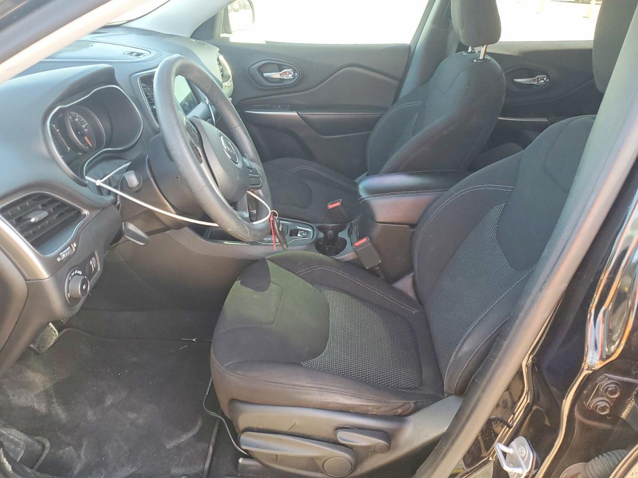 2019 Jeep Cherokee Latitude - Image 7