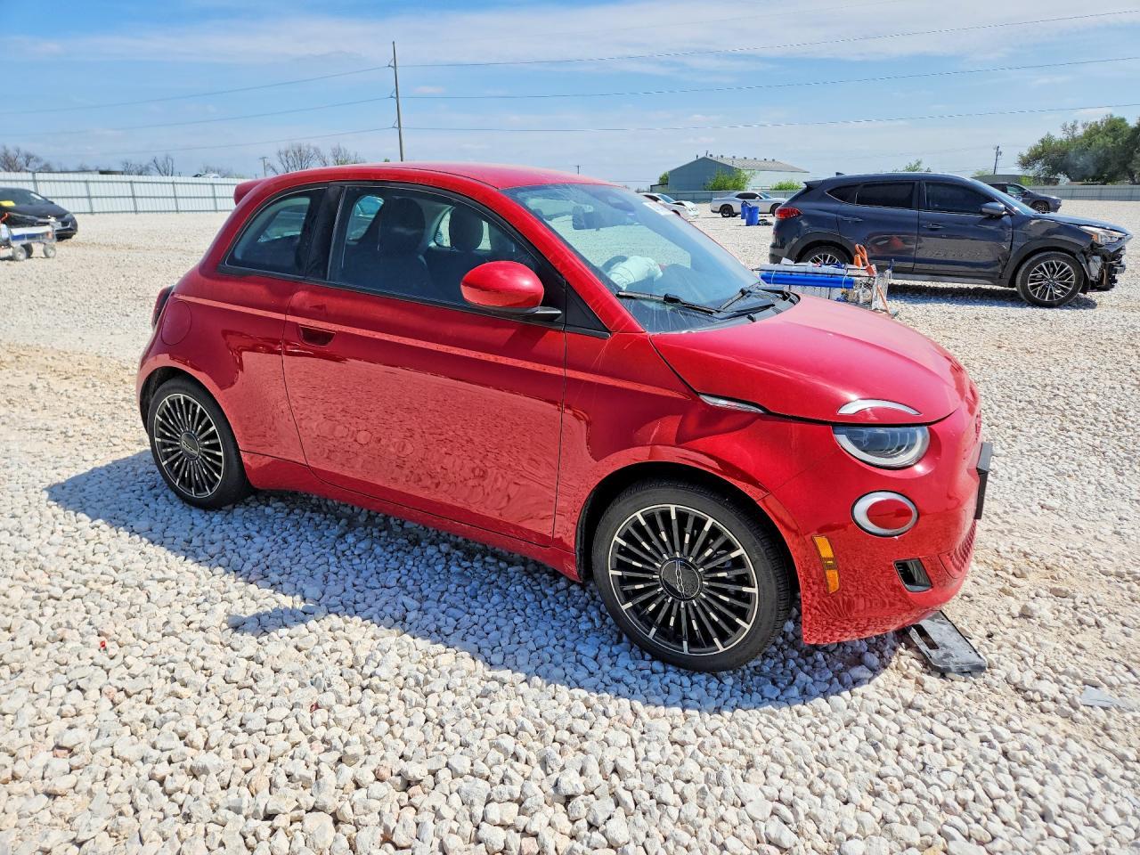 2024 Fiat 500 E Red - Фото 4