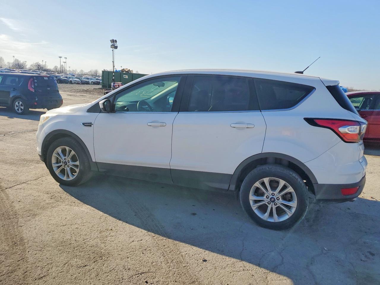 2017 Ford Escape Se - Фото 2