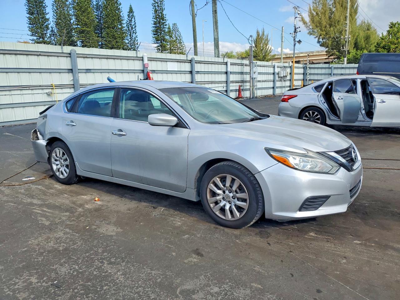 2017 Nissan Altima 2.5 S - Фото 4