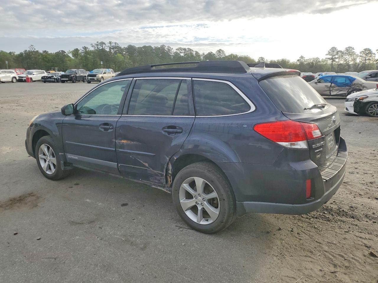 2013 Subaru Outback 2.5I Limited - Фото 2