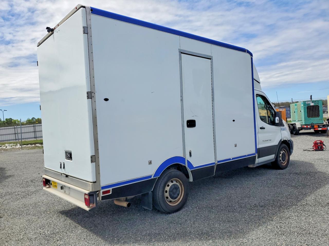 2020 Ford Transit Delivery Truck - Фото 3