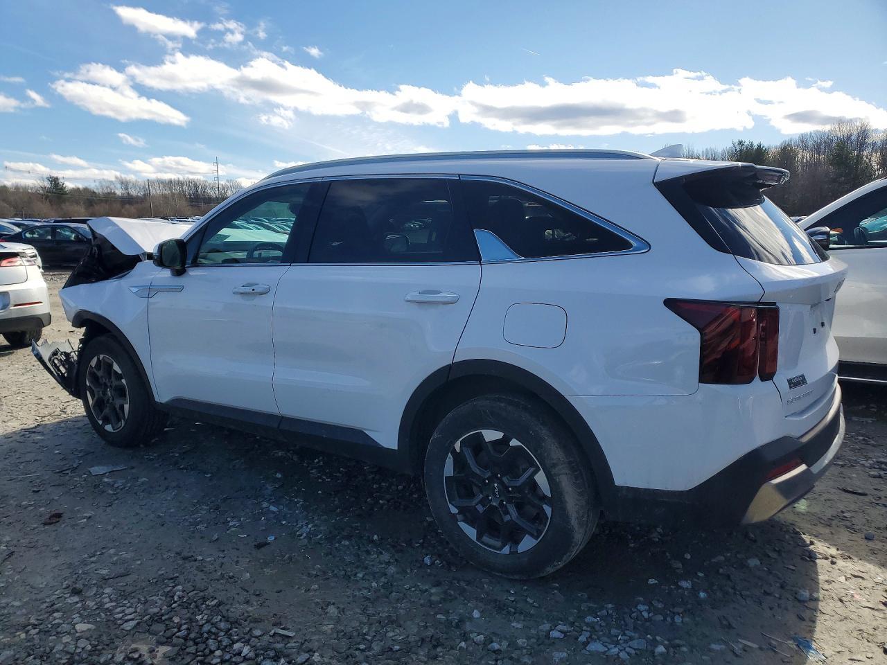 2025 Kia Sorento S - Image 2