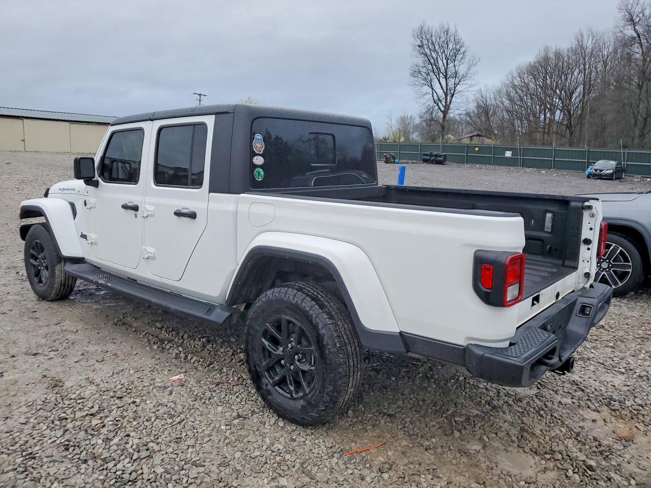 2022 Jeep Gladiator Sport - Image 2