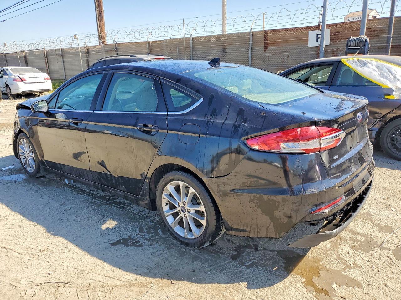 2020 Ford Fusion Se - Фото 2