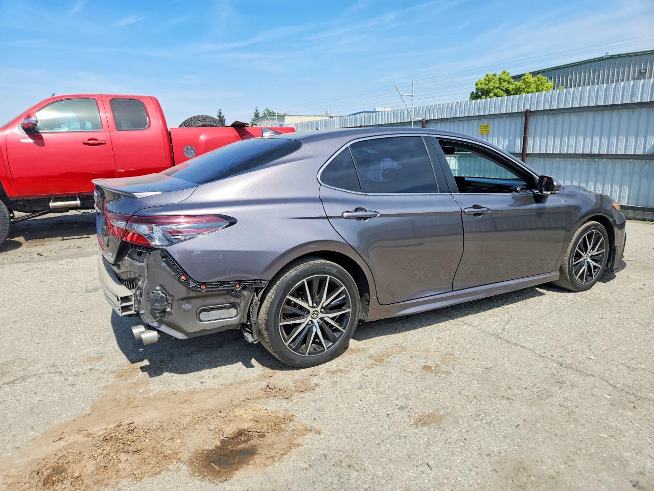2022 Toyota Camry Se - Фото 3