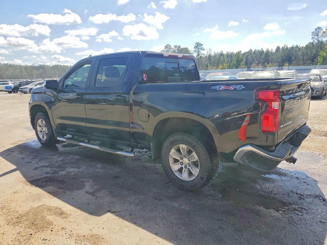 2020 Chevrolet Silverado K1500 Lt - Image 2