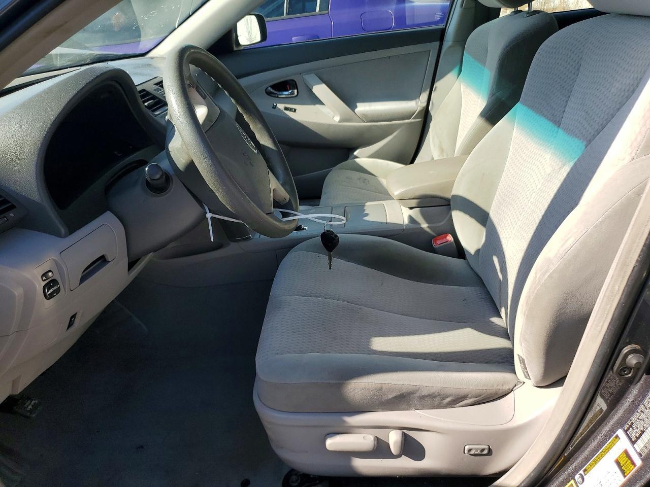 2011 Toyota Camry Le - Фото 7