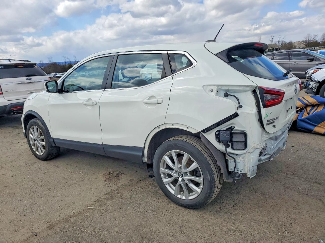 2021 Nissan Rogue Sport S - Фото 2
