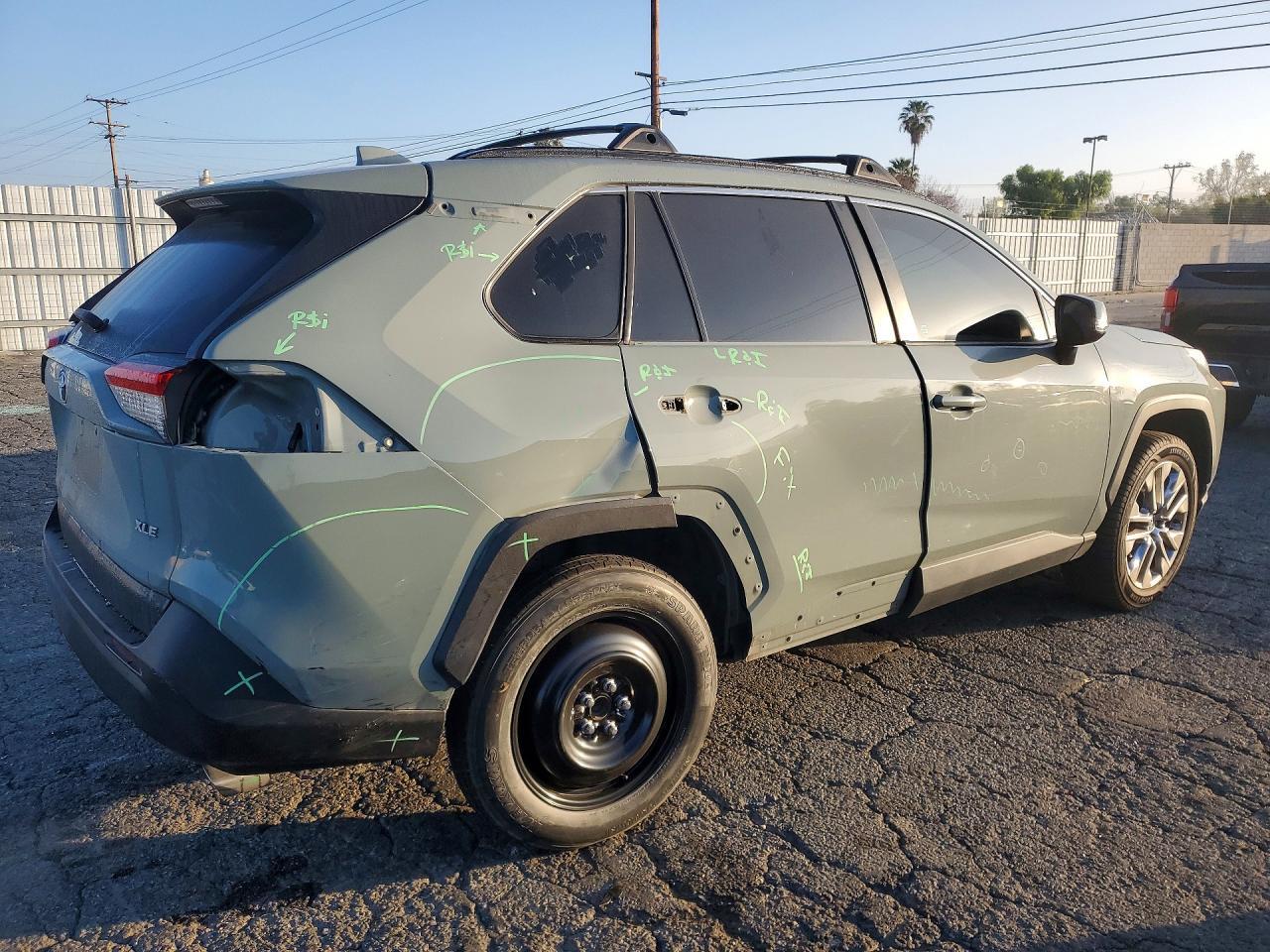 2021 Toyota Rav4 Xle Premium - Image 3