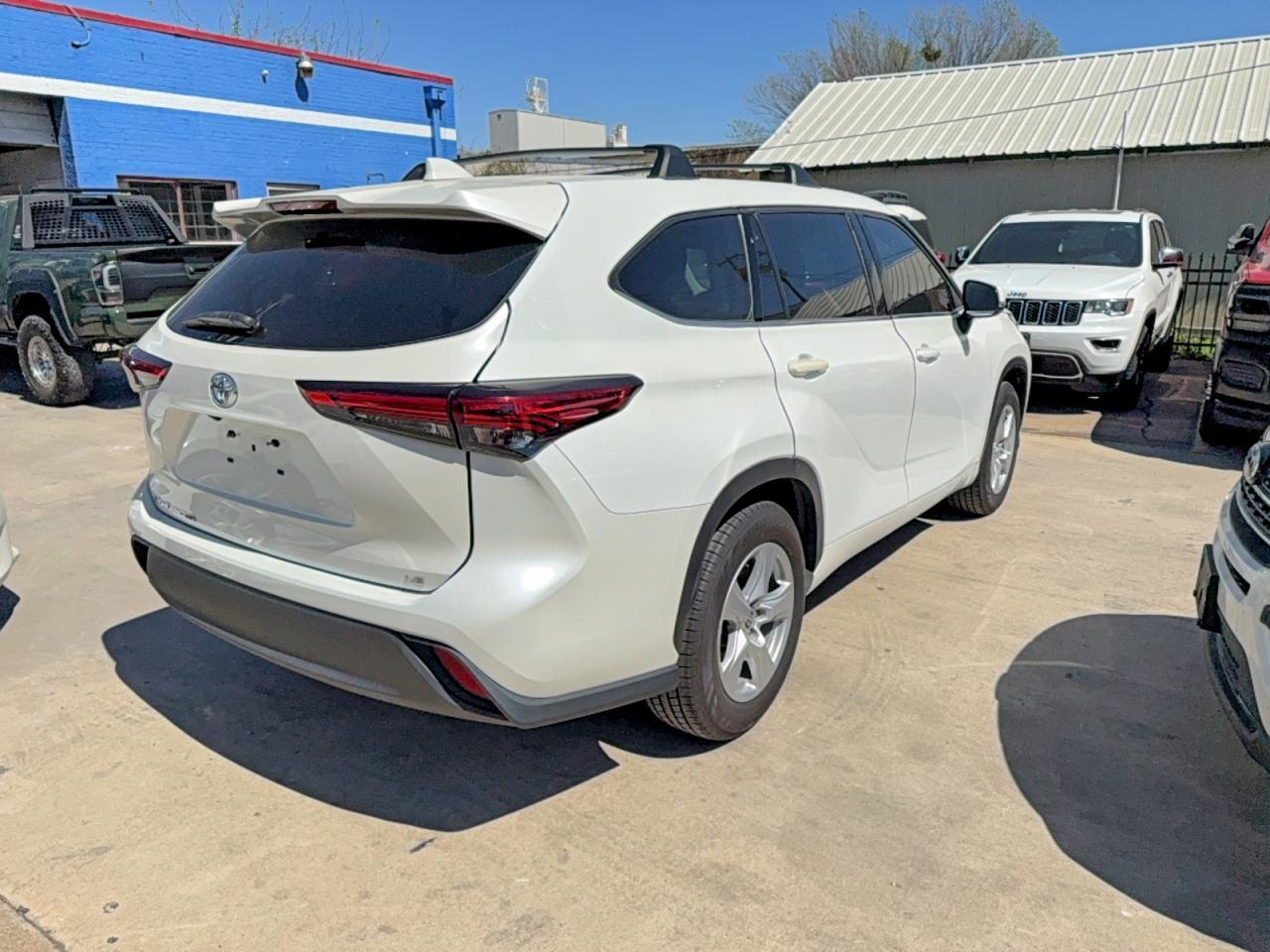 2020 Toyota Highlander Le - Image 4