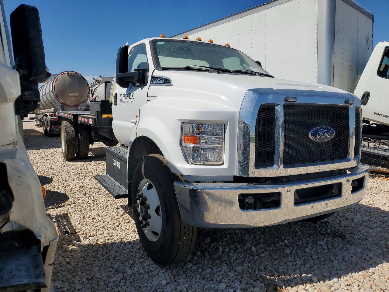 2025 Ford F750 Super Duty Flatbed Truck - Фото 4