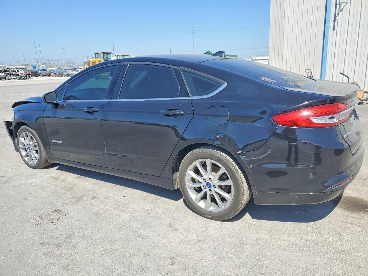 2017 Ford Fusion Se Hybrid - Image 2