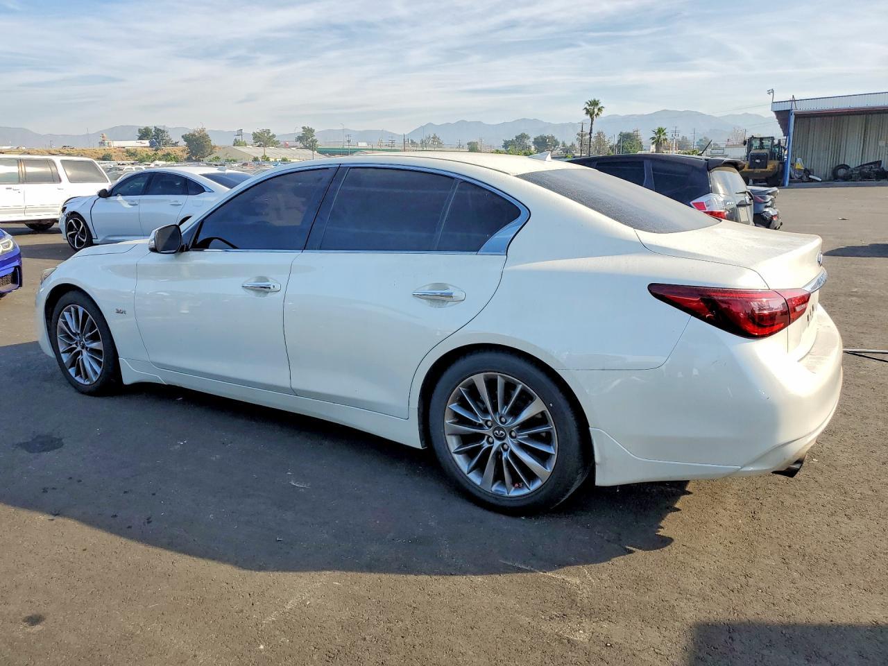 2018 Infiniti Q50 3.0T Luxe - Фото 2