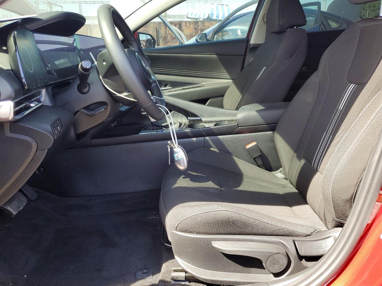 2025 Hyundai Elantra Sel Convenience - Image 7