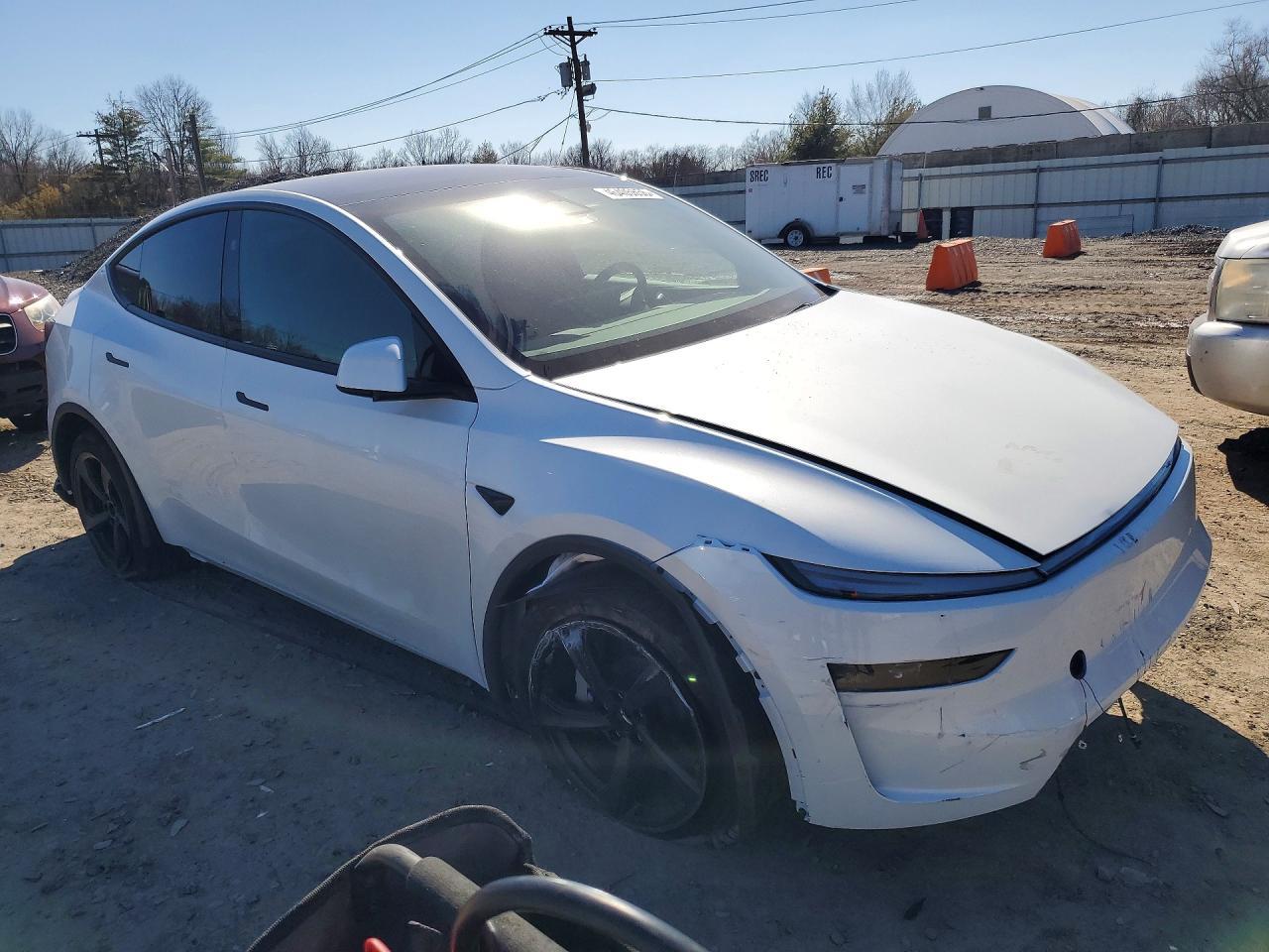 2026 Tesla Model Y - Фото 4