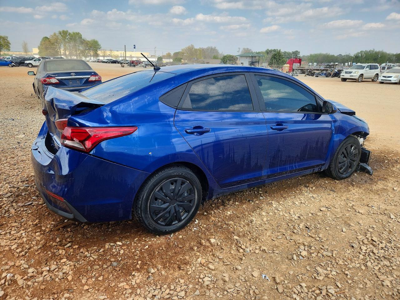 2021 Hyundai Accent Se - Фото 3