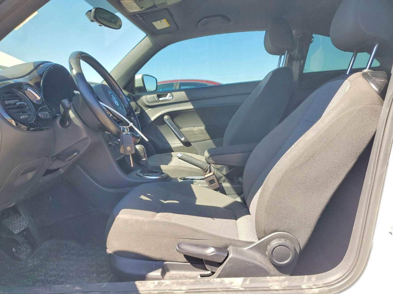 2019 Volkswagen Beetle - Image 7