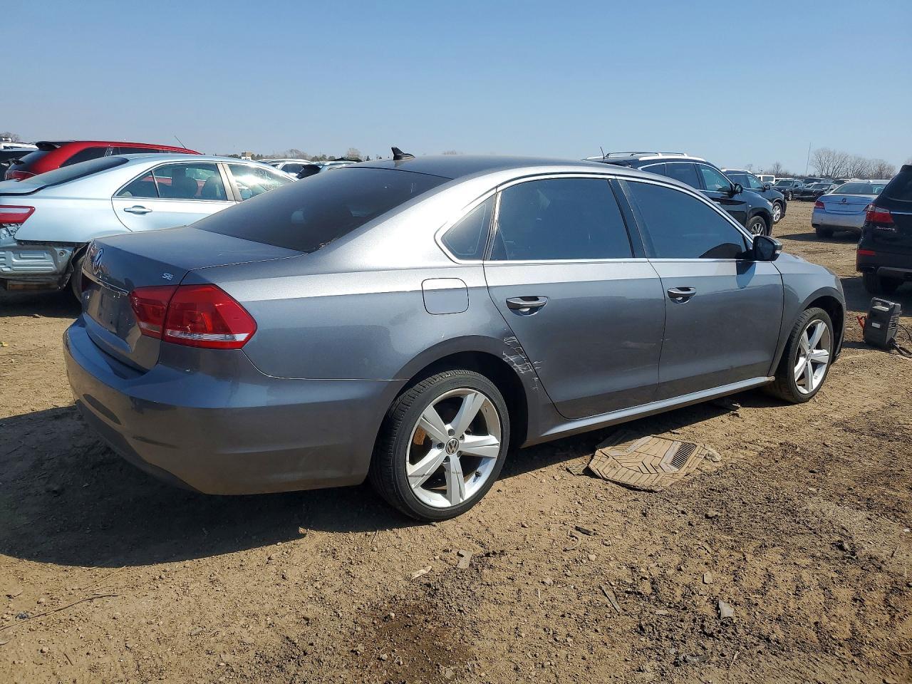 2013 Volkswagen Passat Se - Image 3