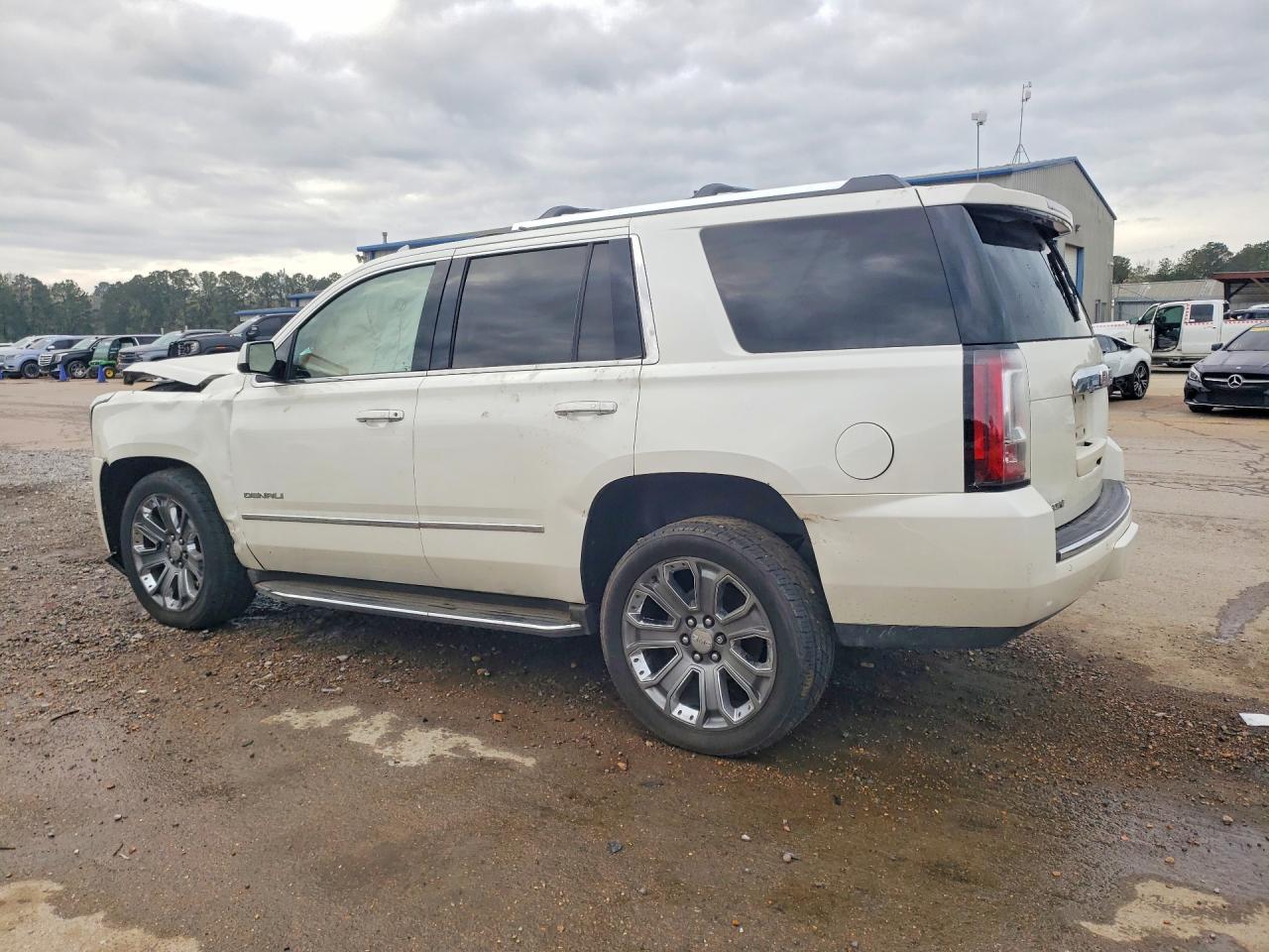 2015 GMC Yukon Denali - Фото 2