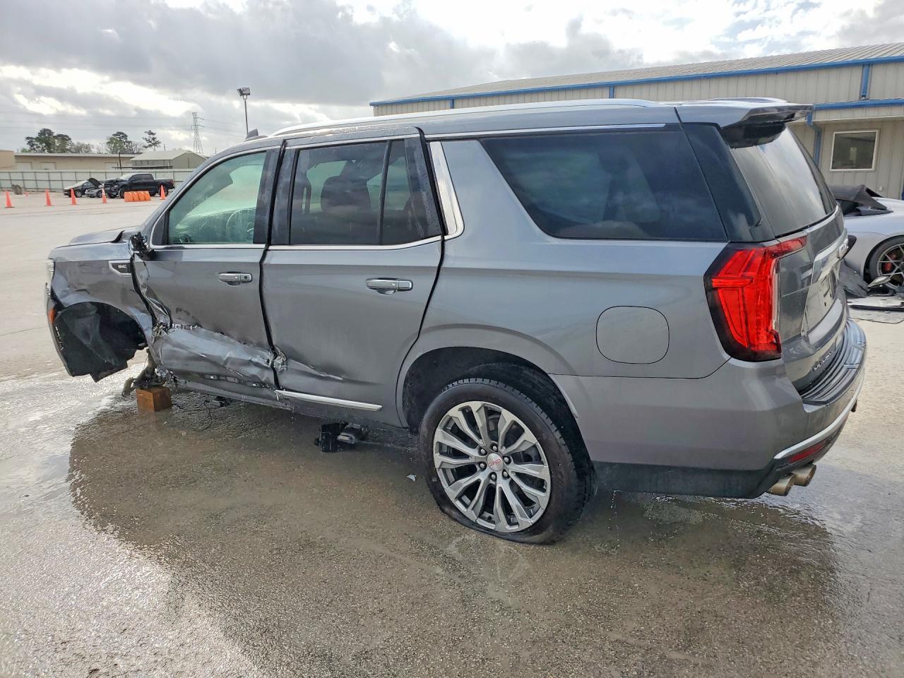2021 GMC Yukon Denali - Фото 2