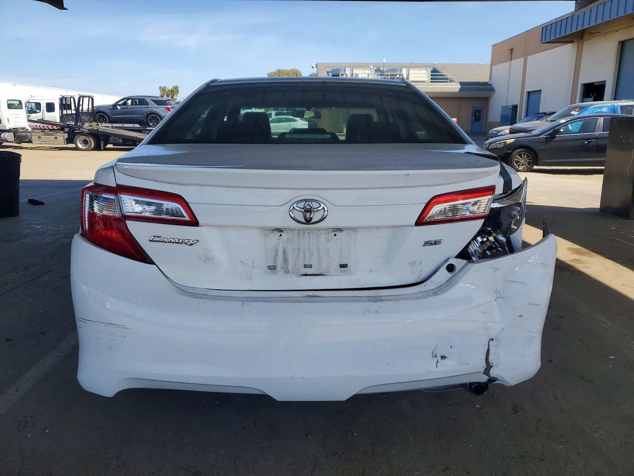 2013 Toyota Camry - Фото 6