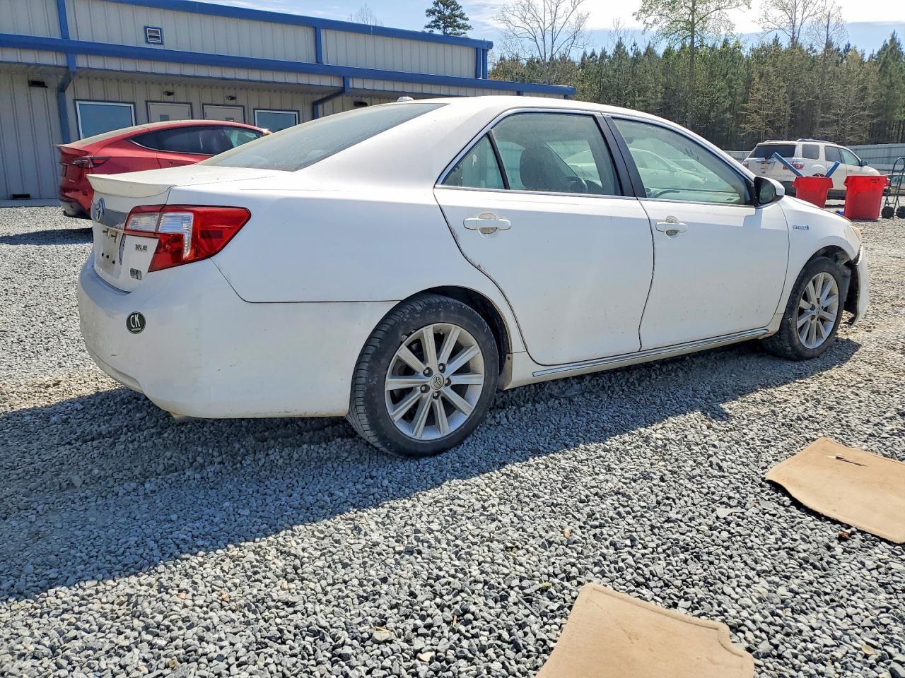 2014 Toyota Camry Hybrid Xle - Image 3