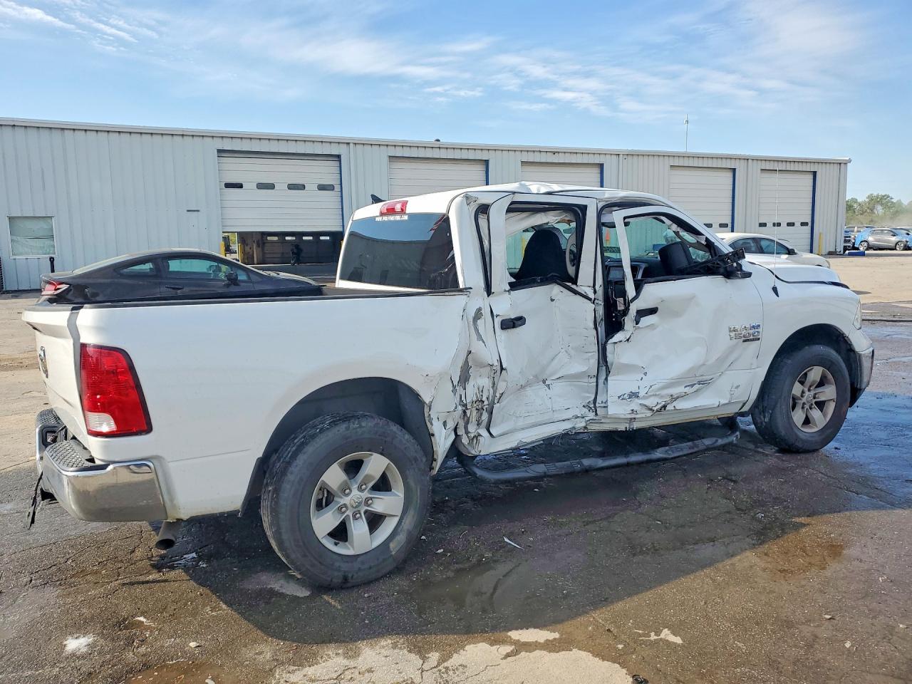 2022 Ram 1500 Classic Slt - Фото 3