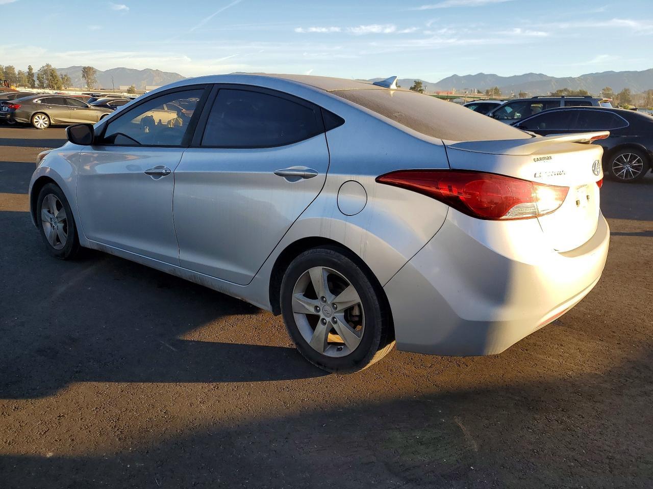 2013 Hyundai Elantra Gls - Image 2