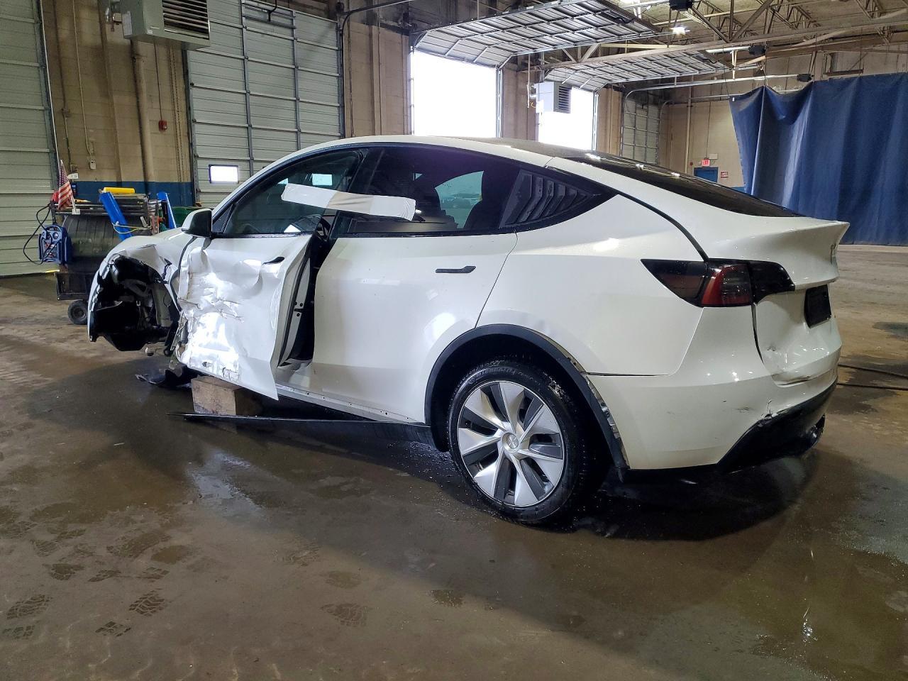 2023 Tesla Model Y - Image 2